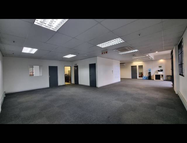 2,943M² WAREHOUSE TO LET IN POMONA